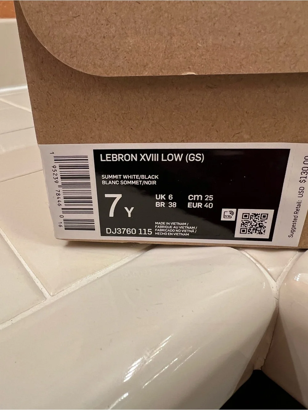 NIKE LeBron XVIII, TUNE SQUAD, KIDS SHOES SIZE 7, EXCELLENT CONDITION